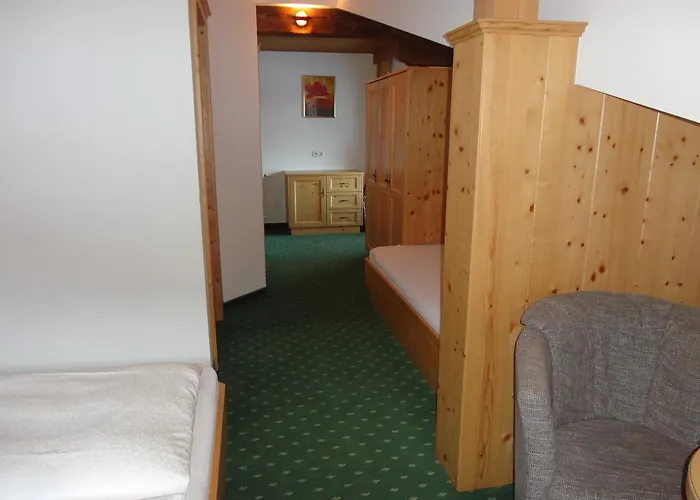 加尼克劳科尔酒店